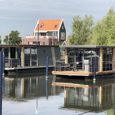Comfortable Houseboat In Volendam Marina Exterior foto