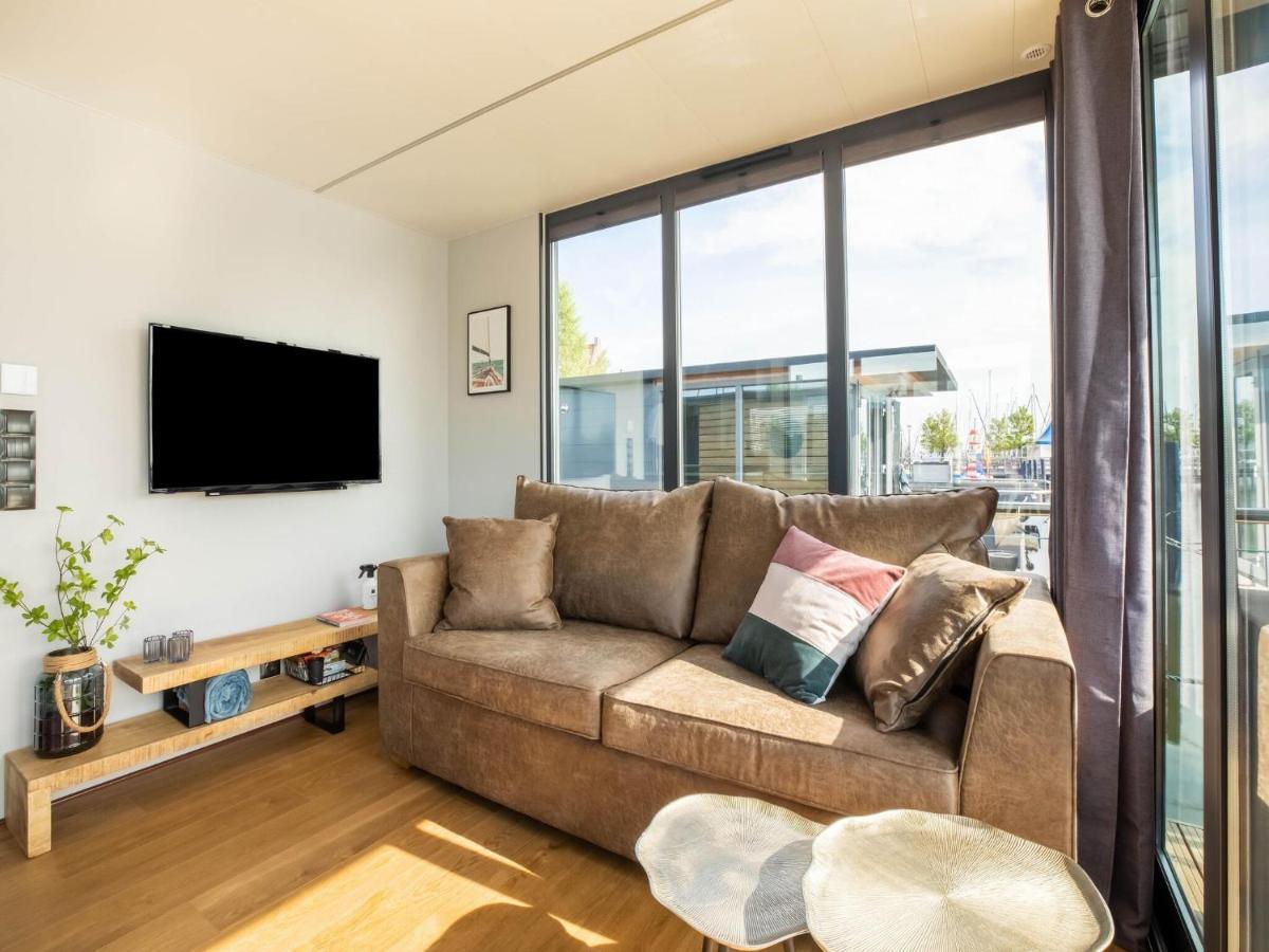 Comfortable Houseboat In Volendam Marina Exterior foto